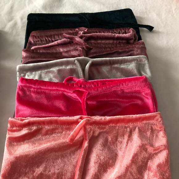 16 Velvet Gifting/Dust Bags - Picture 4 of 4